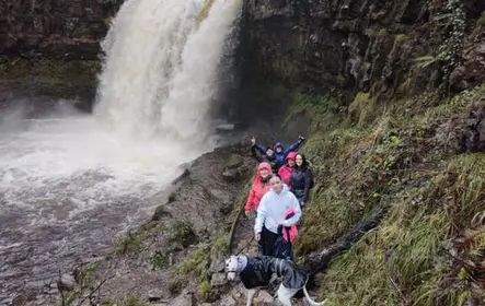 Caminhada pela cachoeira Brecon Beacons com guia