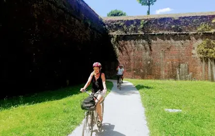 Passeio guiado de bicicleta por Lucca e pelas muralhas