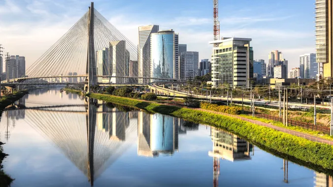 Vista da Ponte Estaiada Octavio Frias de Oliveira, cartão postal de SP
